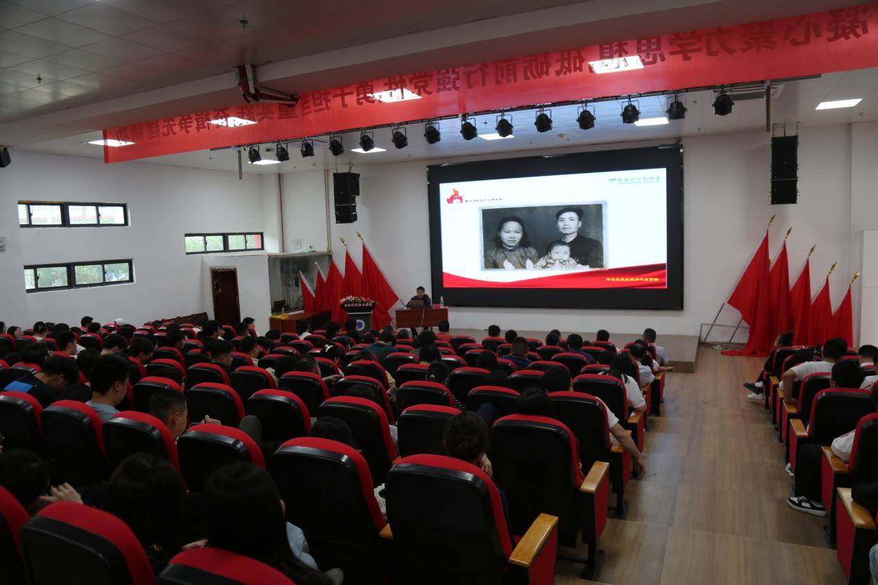 主题教育进行时|我校主题教育读书班开展第一天集中学习