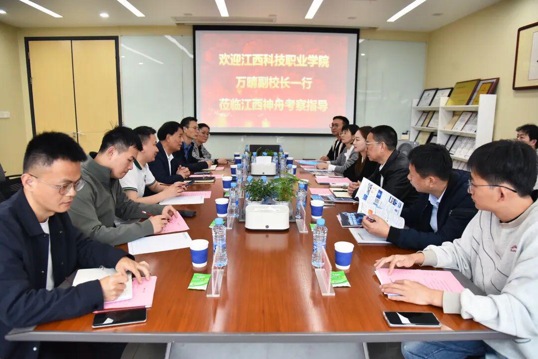 ѧУ�쵼���Ӹ�����������Ϣ��ȫ�������Ŀ�չ�����ظ�ר���ж�