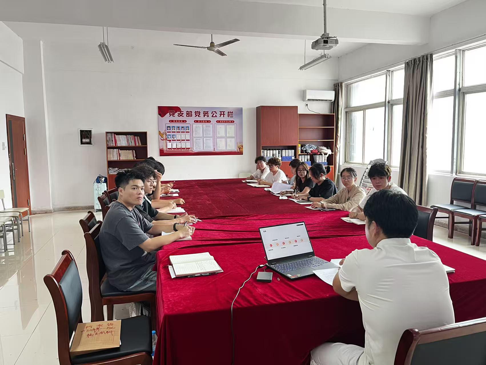 �ᶨ���г��ģ��������������롪����Ժ��չ��ҵ����Ա���һ��ר�⵳��