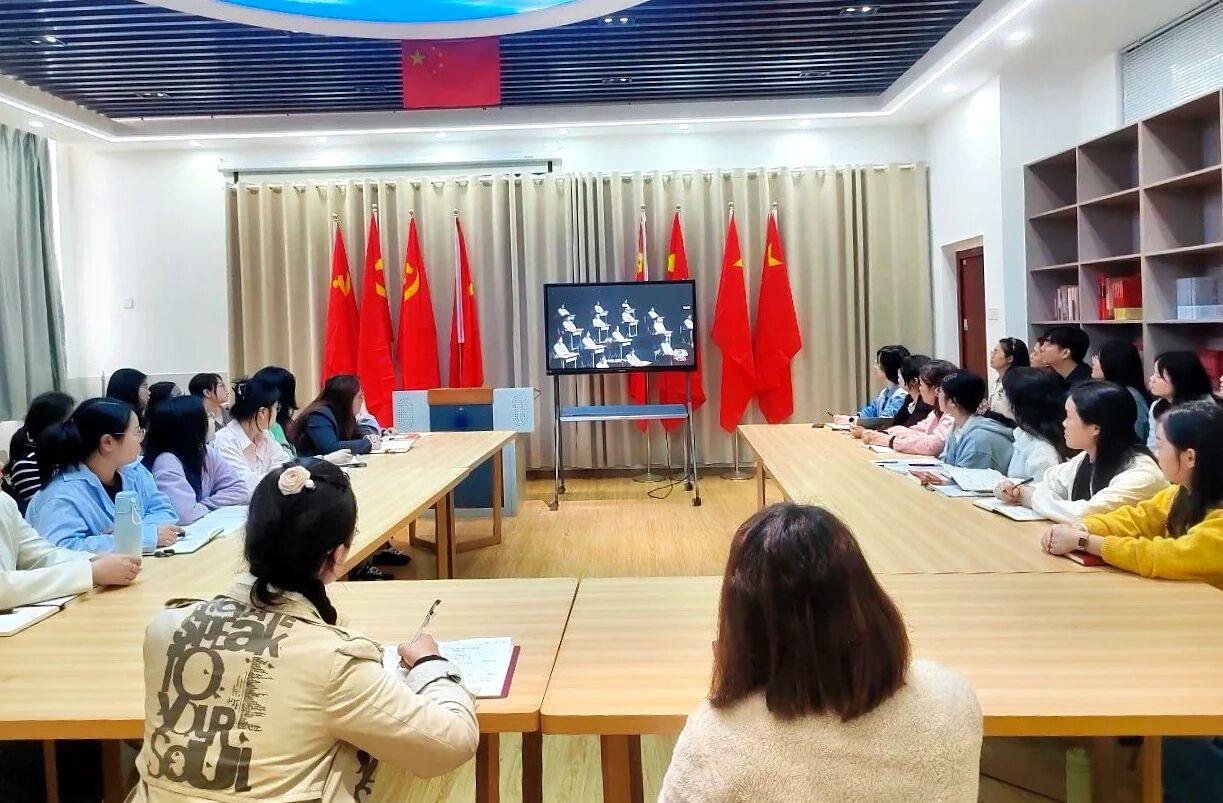 ѧУ��֯�տ�ȫ������Сѧ��ͬ��һ��������Ұ�ȫ�ۡ�˼����Ρ�