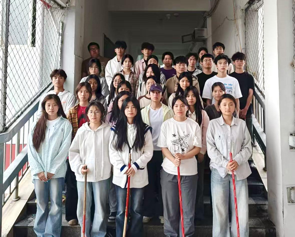 ���г���ʹ�� ־Ը�������У����������ѧԺ�뵳�������ӿ�չУ԰־Ը����