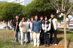 ֲ�̻��̹�����������ѧ����д���£�����ѧԺʦ��Я��ֲ������������֮Լ