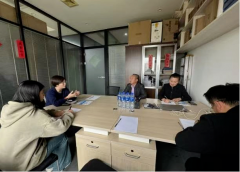 ����Ѱ���ظ�·���ڽ̾�����Ӣ��